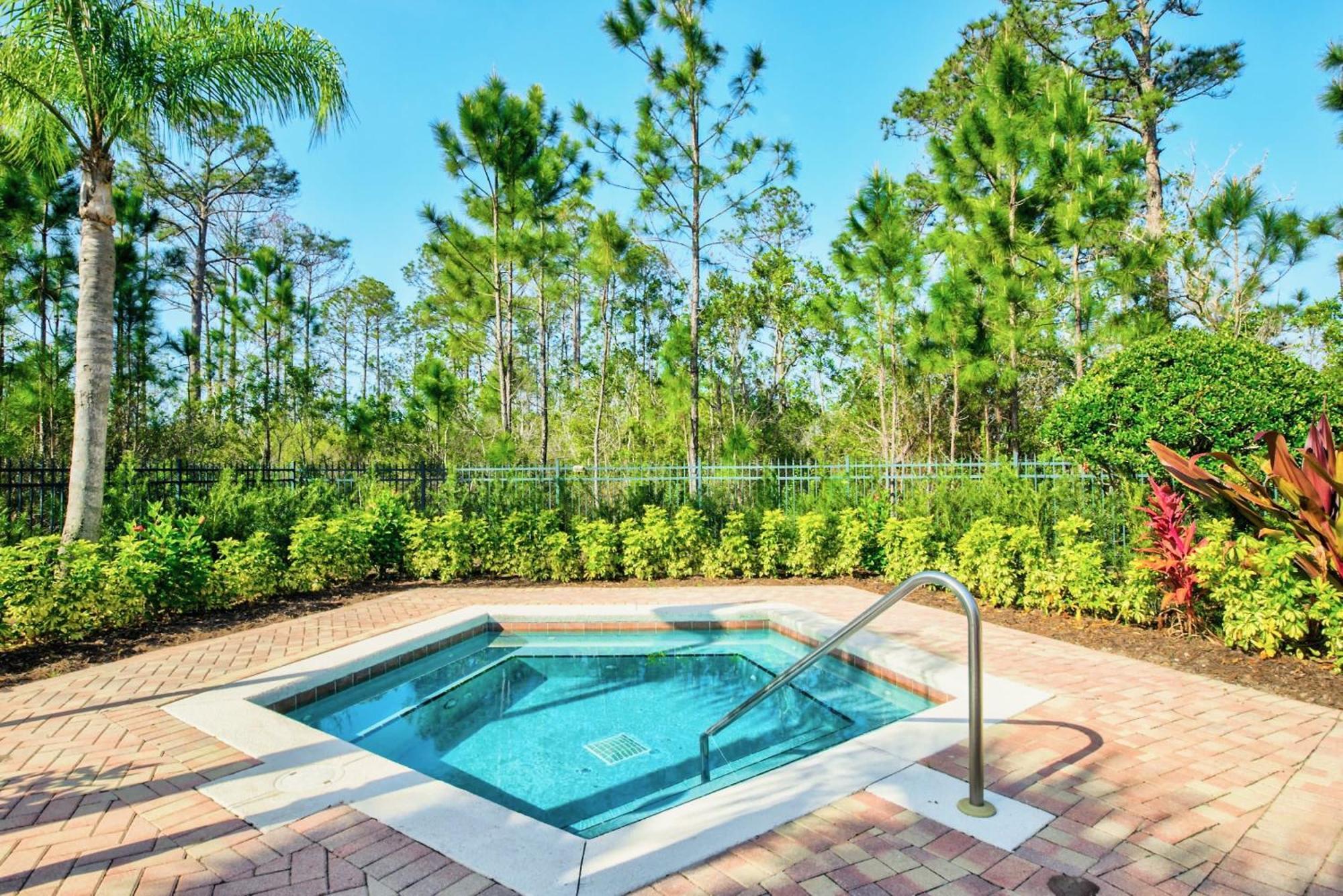 Luxury 2Br Condo - Pool & Hot Tub - Near Disney Orlando Buitenkant foto