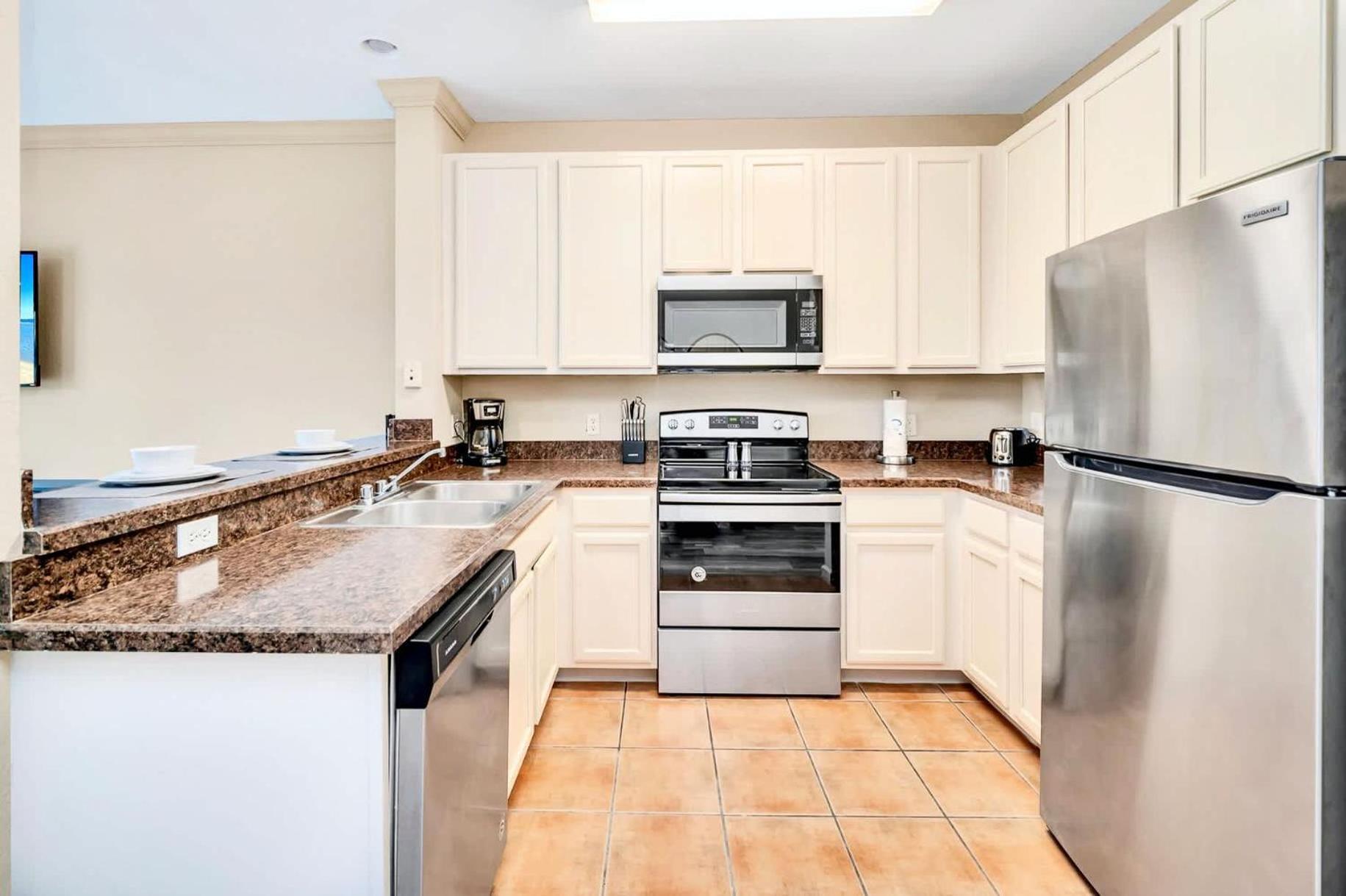 Luxury 2Br Condo - Pool & Hot Tub - Near Disney Orlando Buitenkant foto