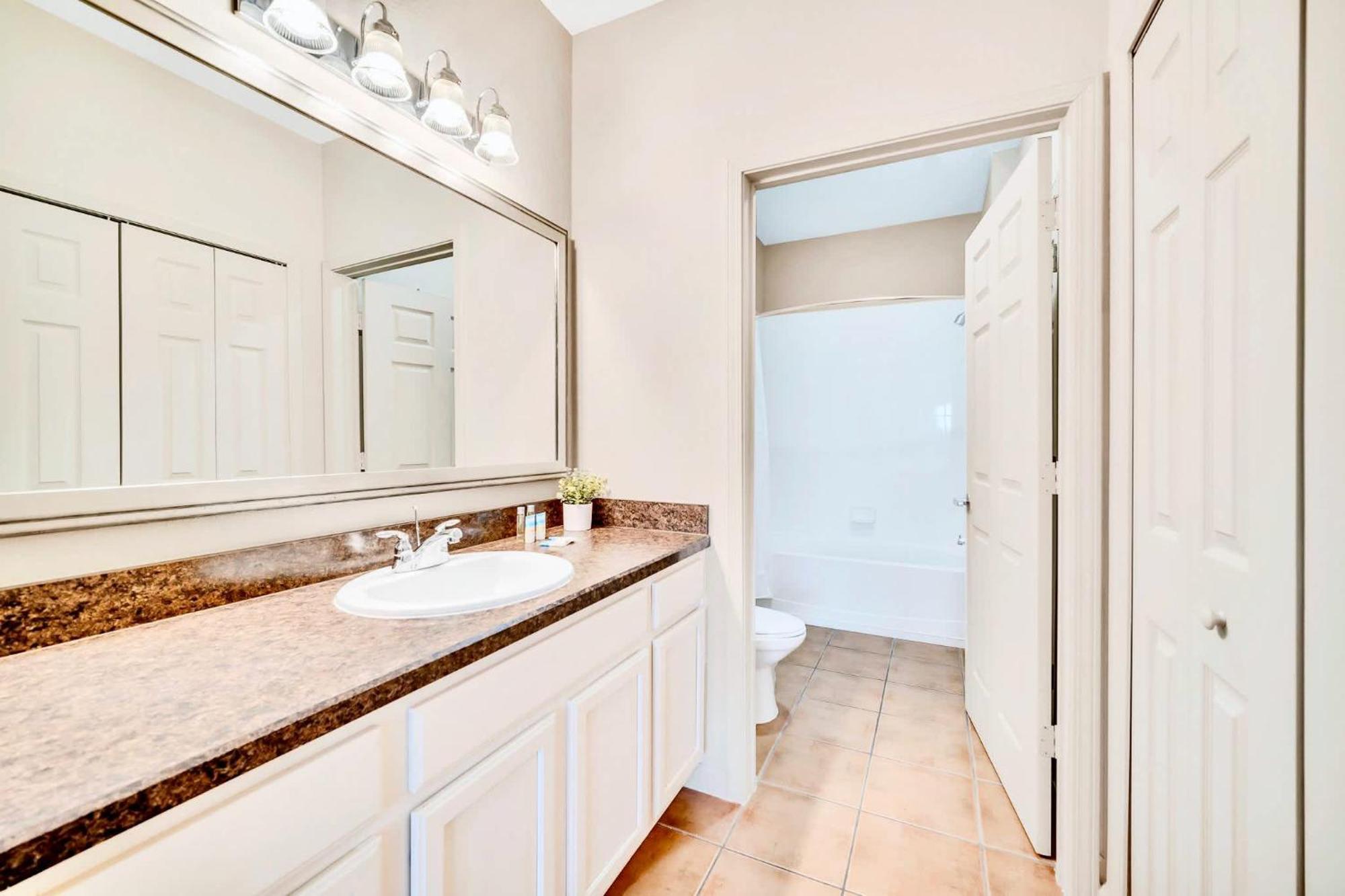 Luxury 2Br Condo - Pool & Hot Tub - Near Disney Orlando Buitenkant foto