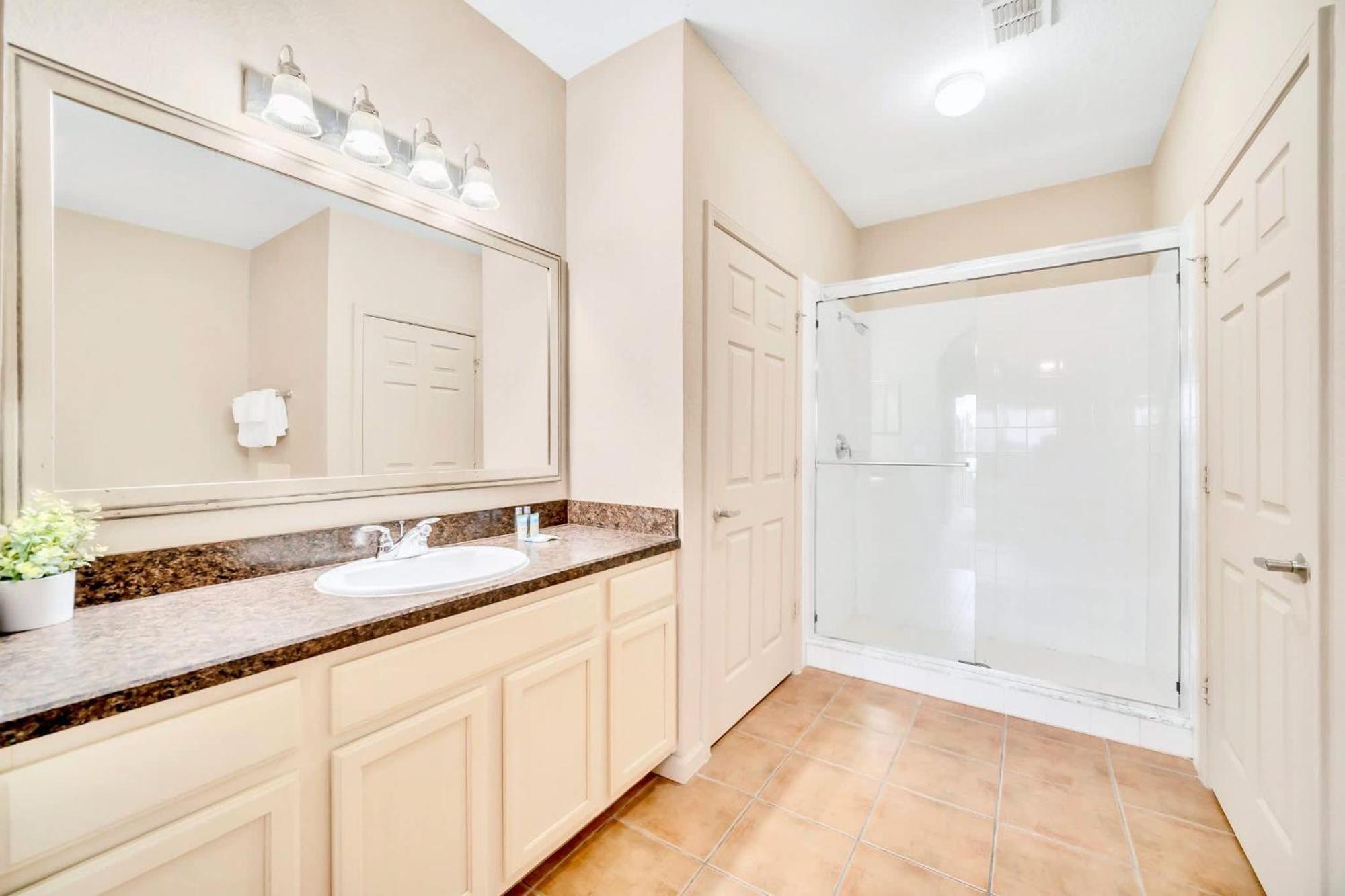 Luxury 2Br Condo - Pool & Hot Tub - Near Disney Orlando Buitenkant foto